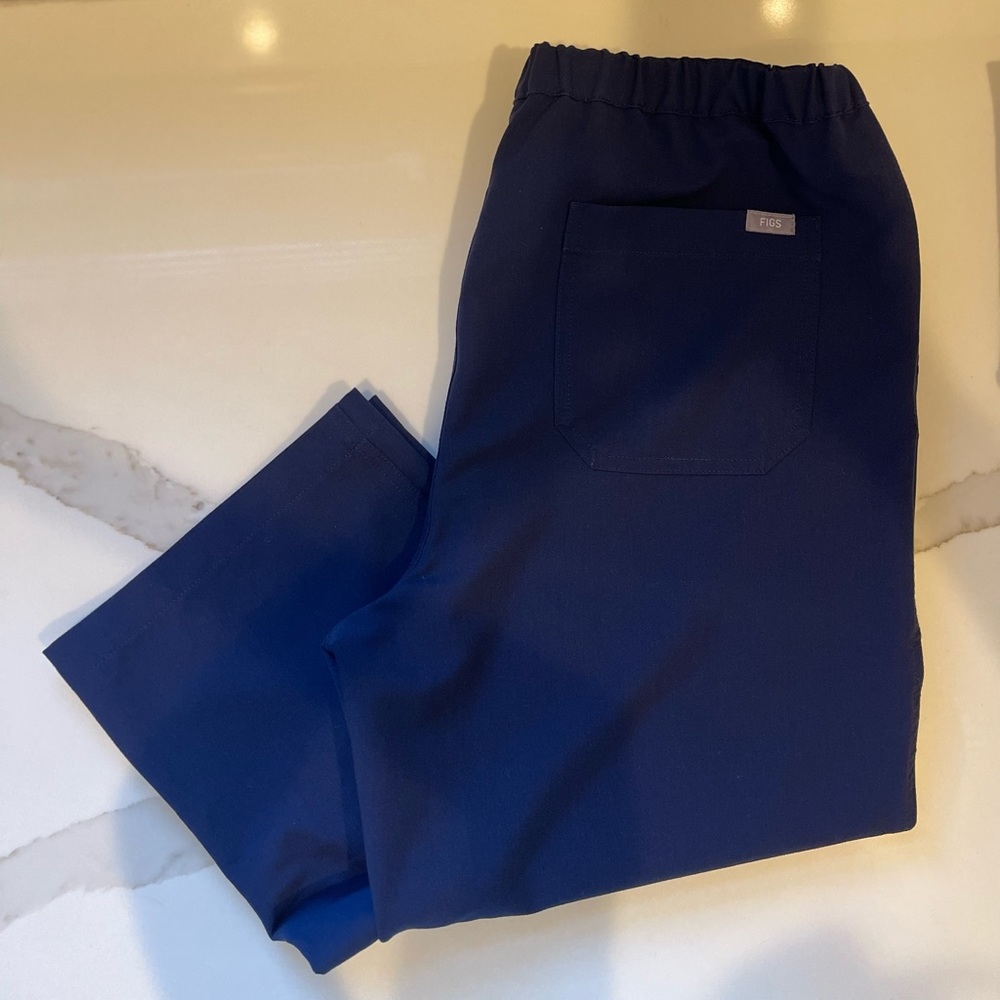 FIGS Men’s Navy PISCO Scrub Pants— Size L
